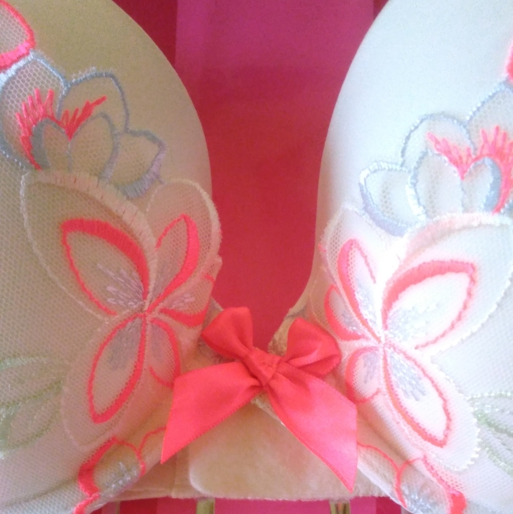 Victoria's Secret Stunning/Elegant Bra And Pantie Set! Panties-small Bra-34C - Picture 3 of 14